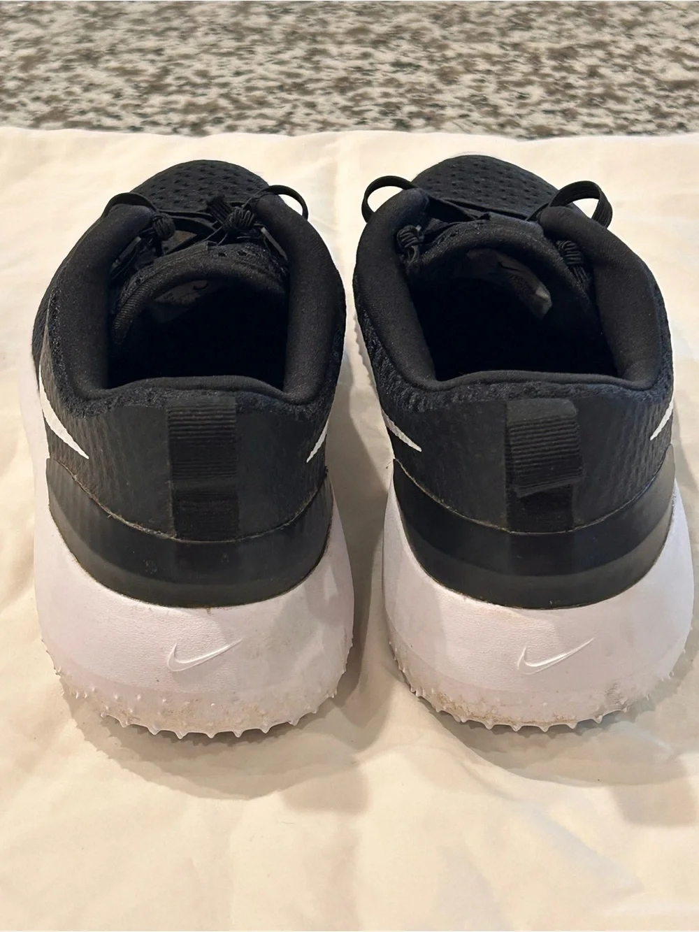 Nike Boys Black/White Golf  Shoes Sneakers Size 6Y Like New